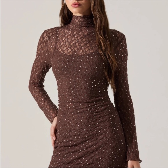 ASTR the Label Kourtney Dress in Brown - Picture 6 of 7